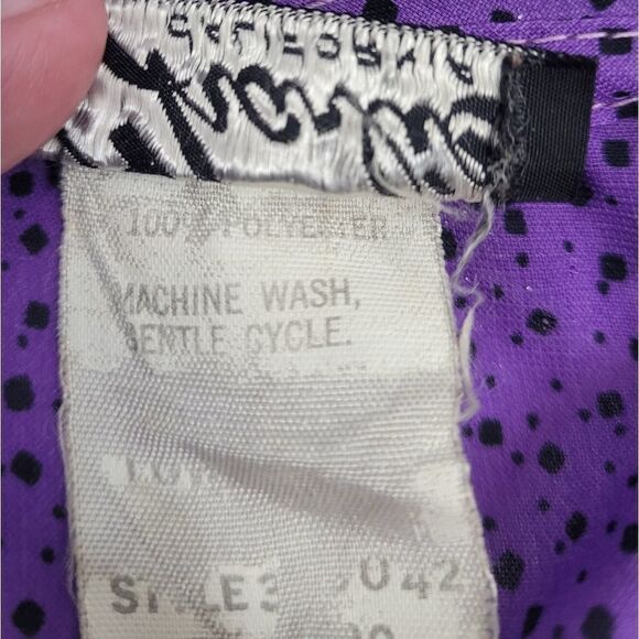 VINTAGE 70s blouse purple printed shoulder button polyester pleated S - Picture 6 of 10